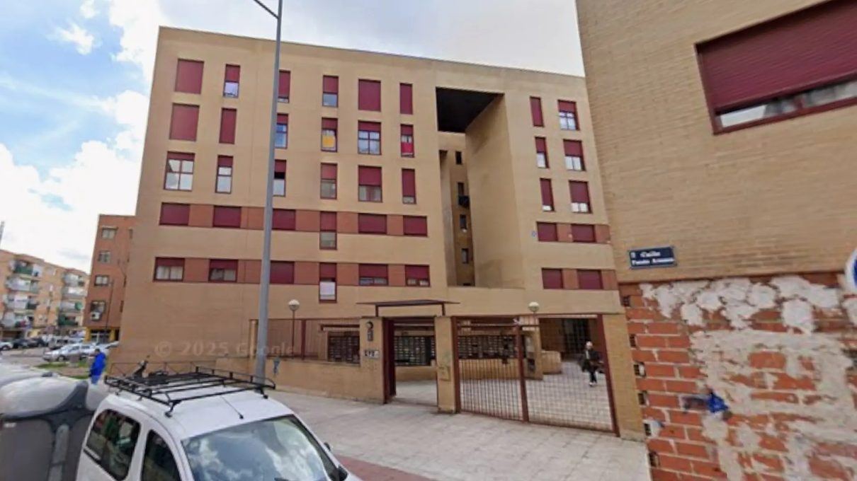 Un hombre de 33 años muere al caer desde la azotea de un edificio ocupado en Parla en circunstancias que apuntan a un crimen