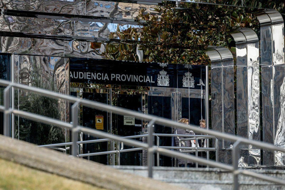 Un hombre se sienta ante el juez por agredir verbalmente y escupir a dos mujeres que se besaban en una calle de Madrid