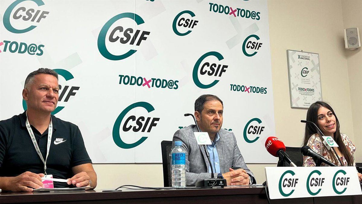 Los docentes madrileños se plantan: huelga indefinida en los colegios desde el 14 de octubre por sueldos "insostenibles"
