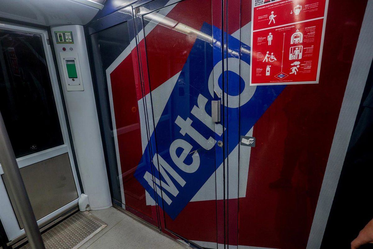 Una avería eléctrica deja sin metro a miles de madrileños en plena hora punta del viernes