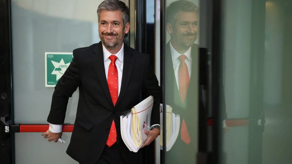 El Gobierno regional defiende que publicó todo el expediente del ático de Chamberí, pero la oposición insiste en que faltan r