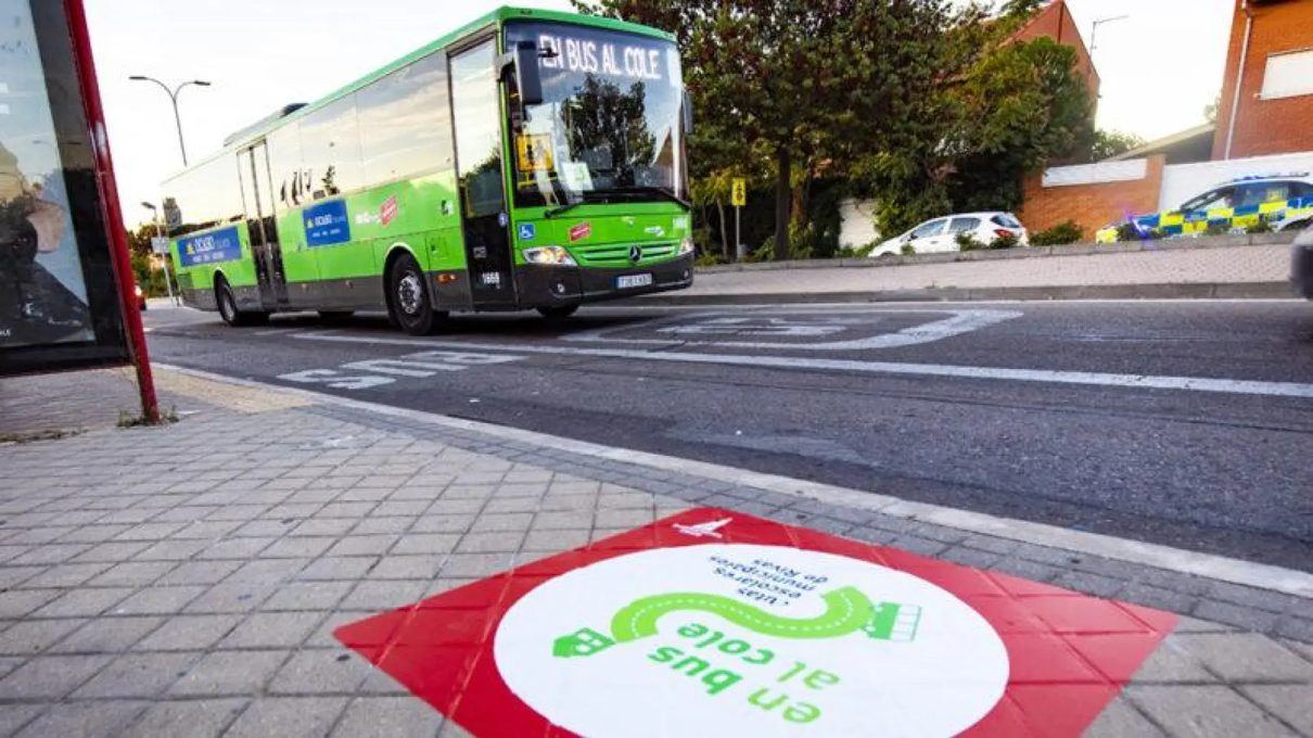 Más Madrid pide a la Comunidad 15 millones para llevar a los niños al colegio en bus municipal gratuito