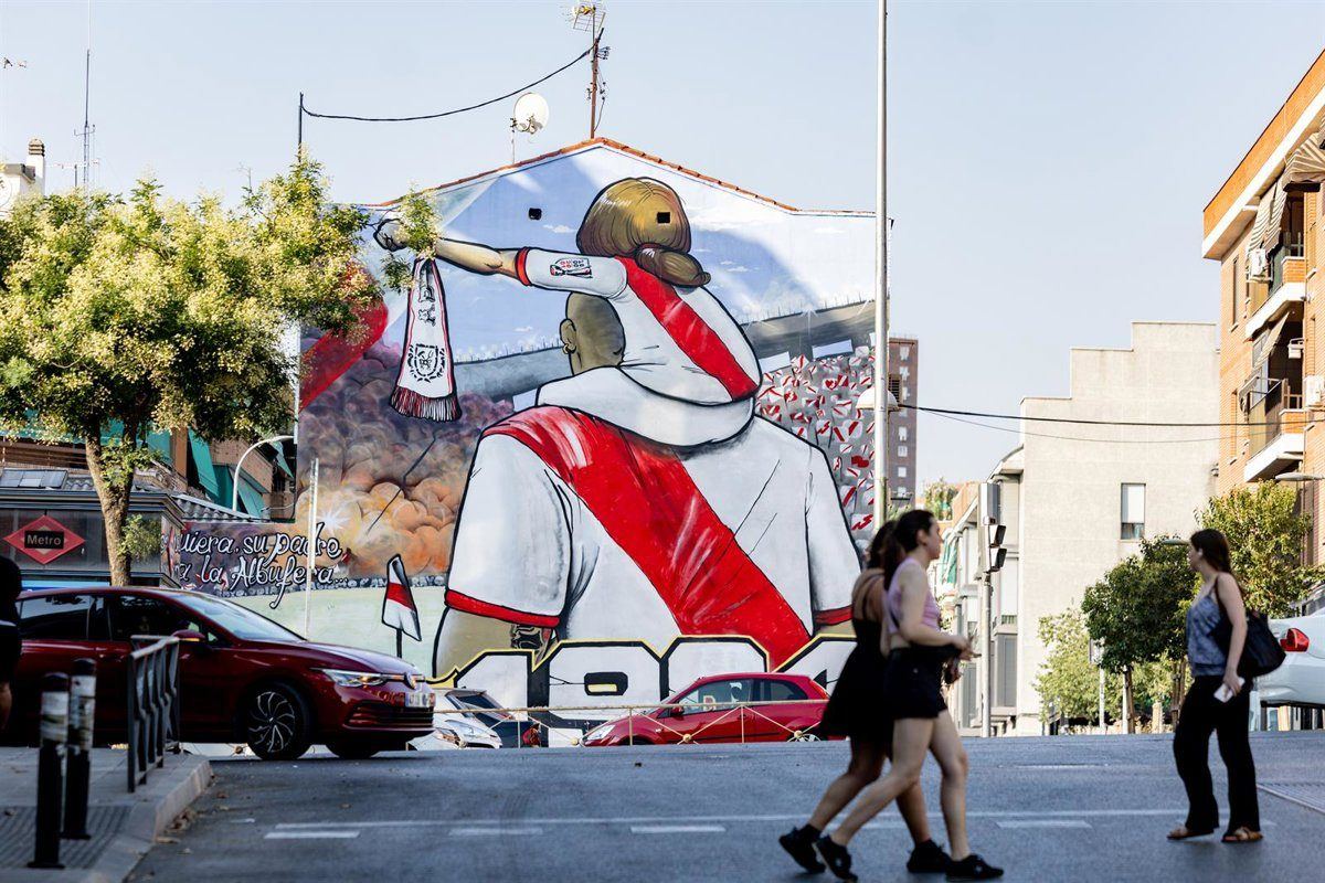 Vallecas se levanta: la afición del Rayo sale a la calle para exigir su estadio y echar a Martín Presa