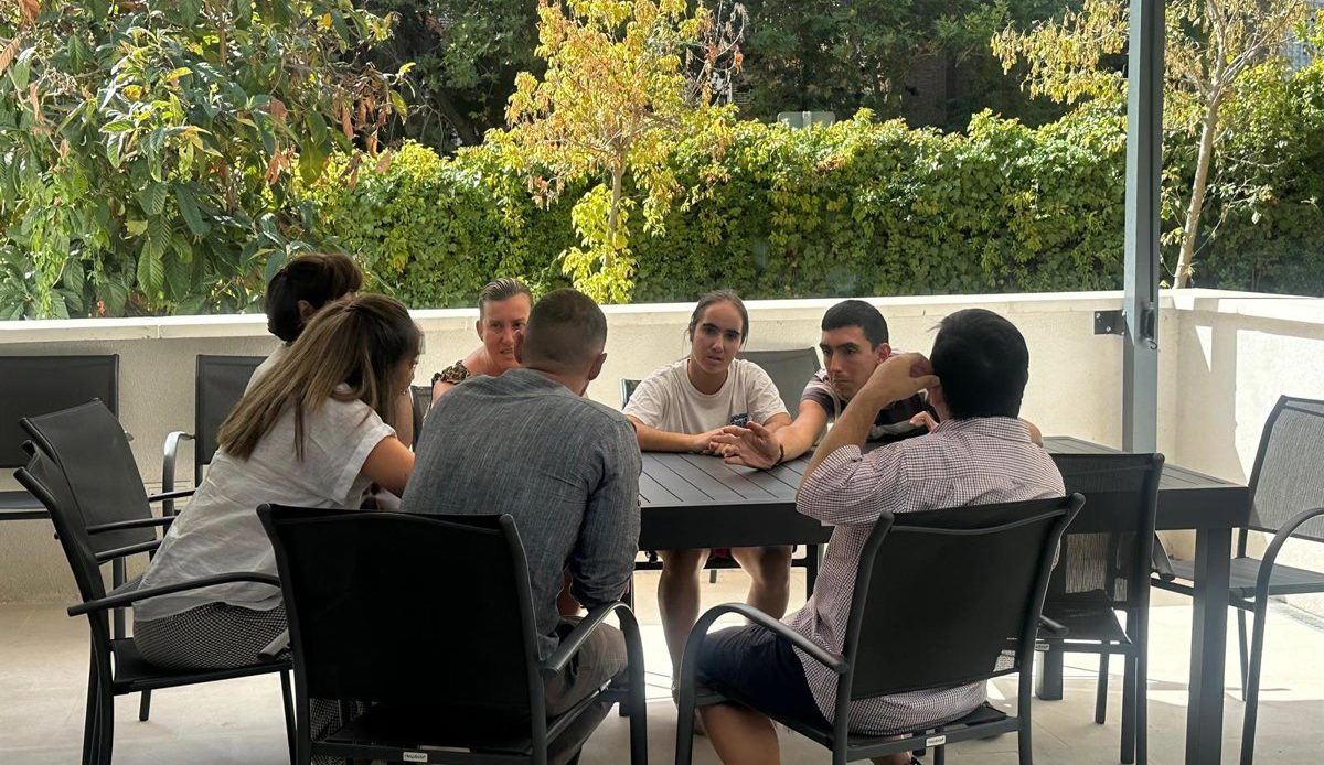 Cuatro adultos con discapacidad intelectual dan el salto a la vida independiente en el primer piso público de la Comunidad de