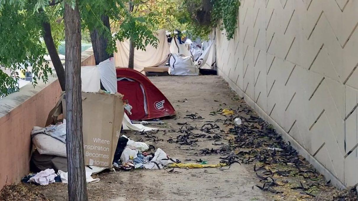 Arganzuela, segundo distrito de Madrid con más personas sin techo: cien vidas entre cartones y parques infantiles