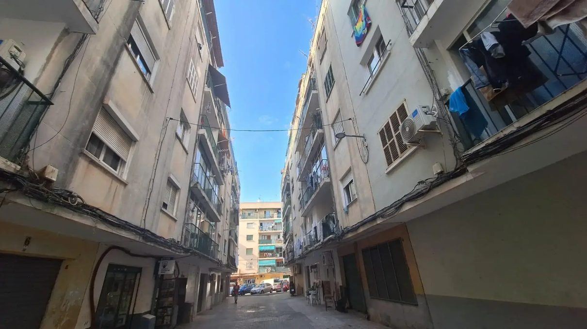 Un niño de cinco años hallado solo y llorando en Son Gotleu lleva a la detención de su padre