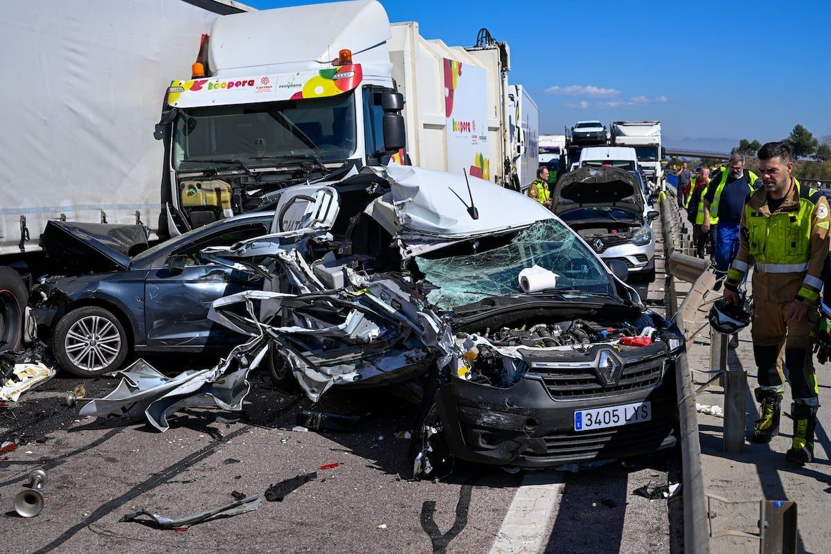 Un camionero borracho arrastra a siete vehículos en la autopista de Palma y deja cinco heridos