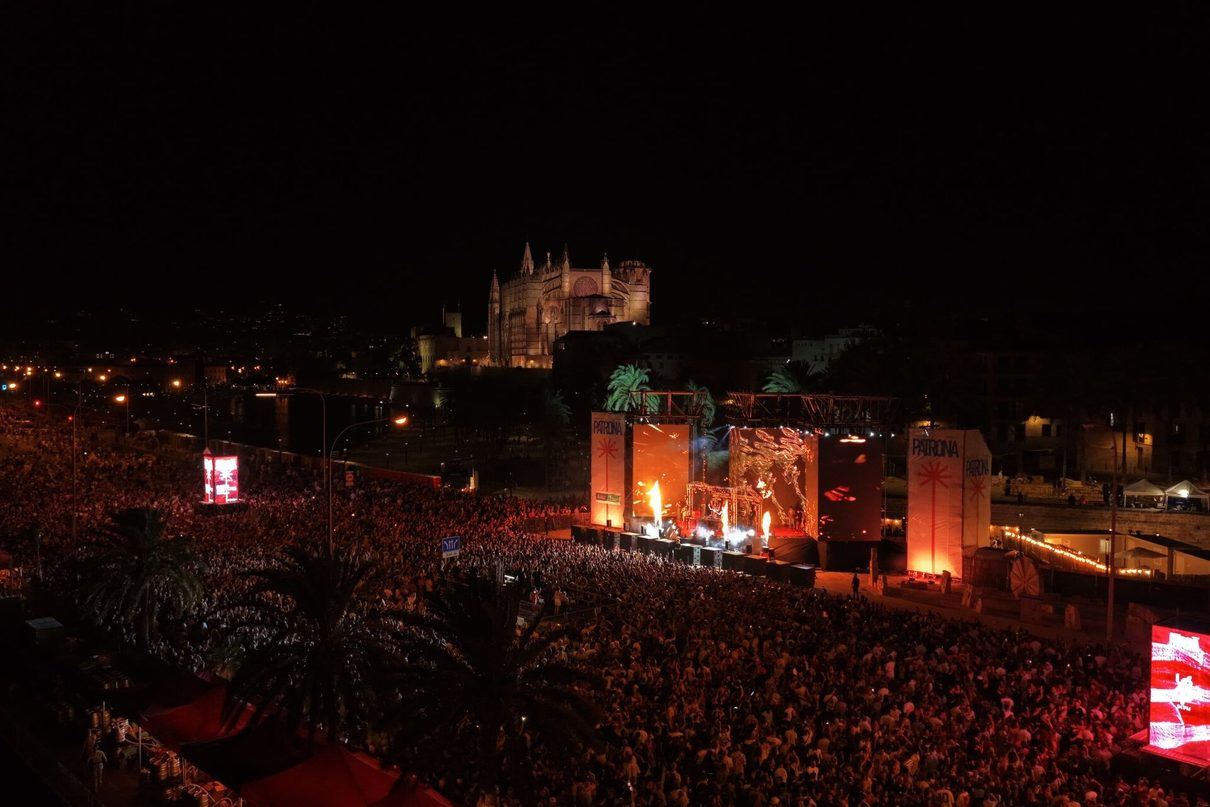 Rels B llena el Parc de la Mar y emociona a miles de mallorquines en la Diada