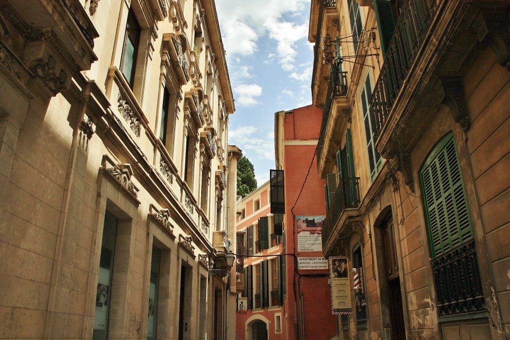 La Policía desmantela en Palma un servicio de reparto de cocaína a domicilio que operaba desde un lujoso vehículo