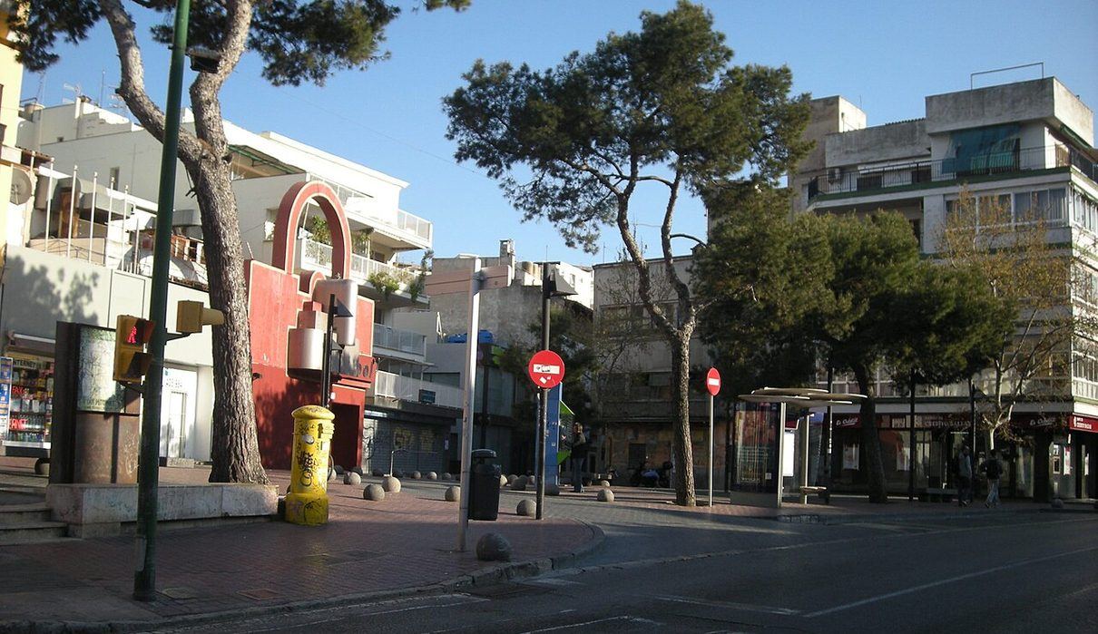 Un joven de 18 años acaba detenido tras apuñalar a un hombre en plena plaza Gomila de Palma