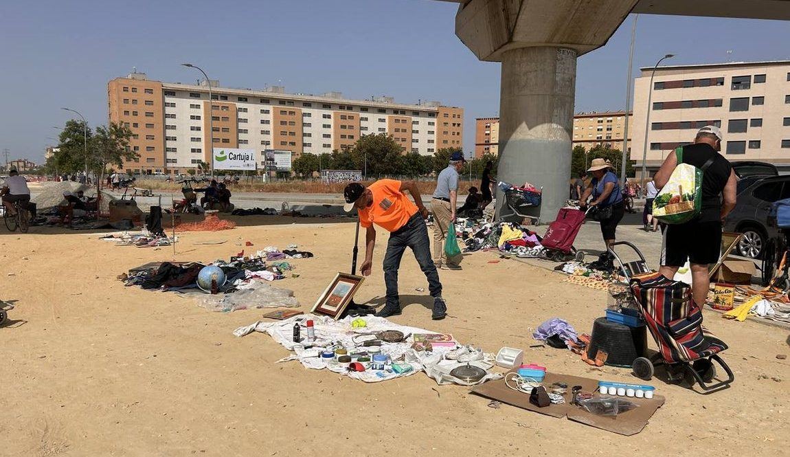 Operación policial en Son Gotleu: desmantelan un mercadillo ilegal y localizan droga entre los vendedores