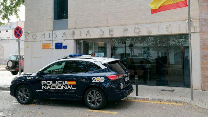 Una mujer detenida en Manacor tras recibir en casa tres kilos y medio de marihuana ocultos en un paquete postal