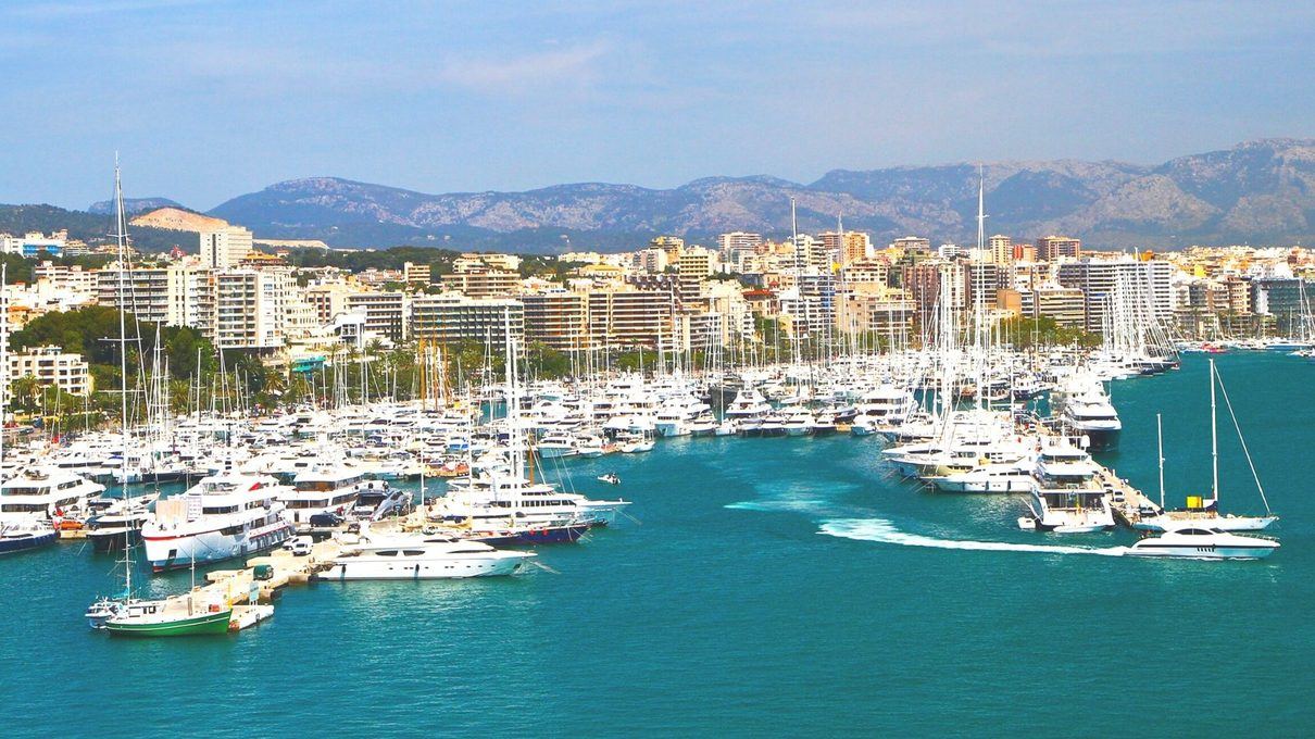El precio del gasóleo hunde la rentabilidad de los pescadores baleares: más de la mitad de lo que ganan se va en combustible