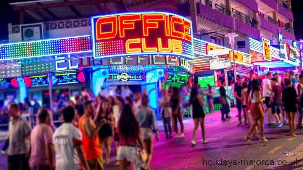 Un joven de 21 años ingresa grave en el hospital tras ser apuñalado en plena madrugada en Magaluf