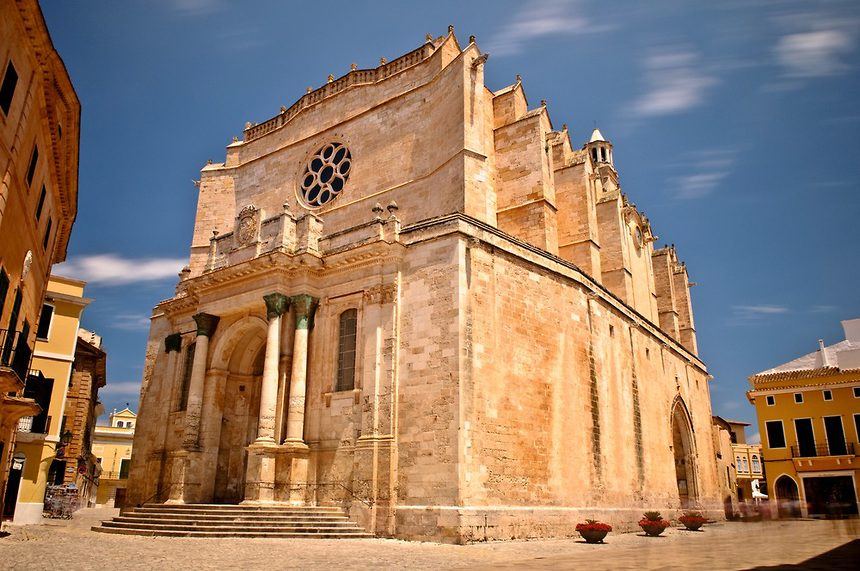 Menorca recibirá 23 millones de la ecotasa para renovar infraestructuras, recuperar patrimonio e impulsar el deporte