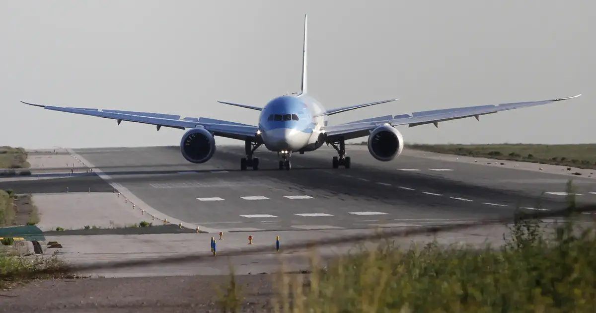 Menorca se queda sin vuelo directo a París este invierno: ninguna aerolínea acepta las condiciones del Consell