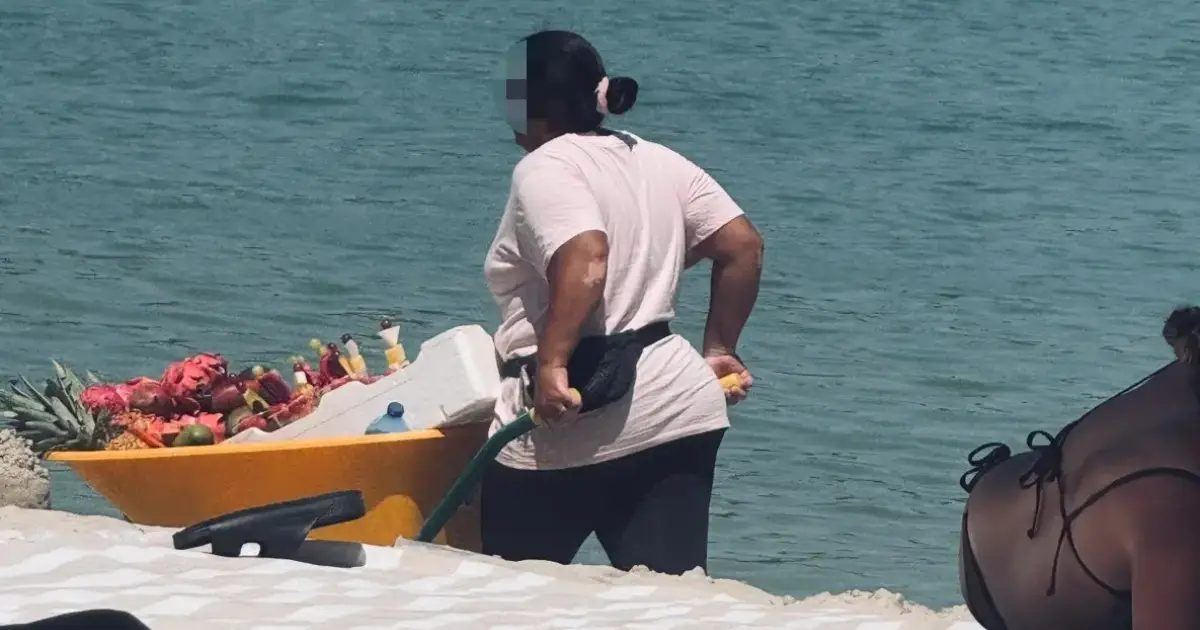 Vender en las playas de Menorca sale a cuenta: los vendedores ambulantes desafían multas de hasta 1.500 euros
