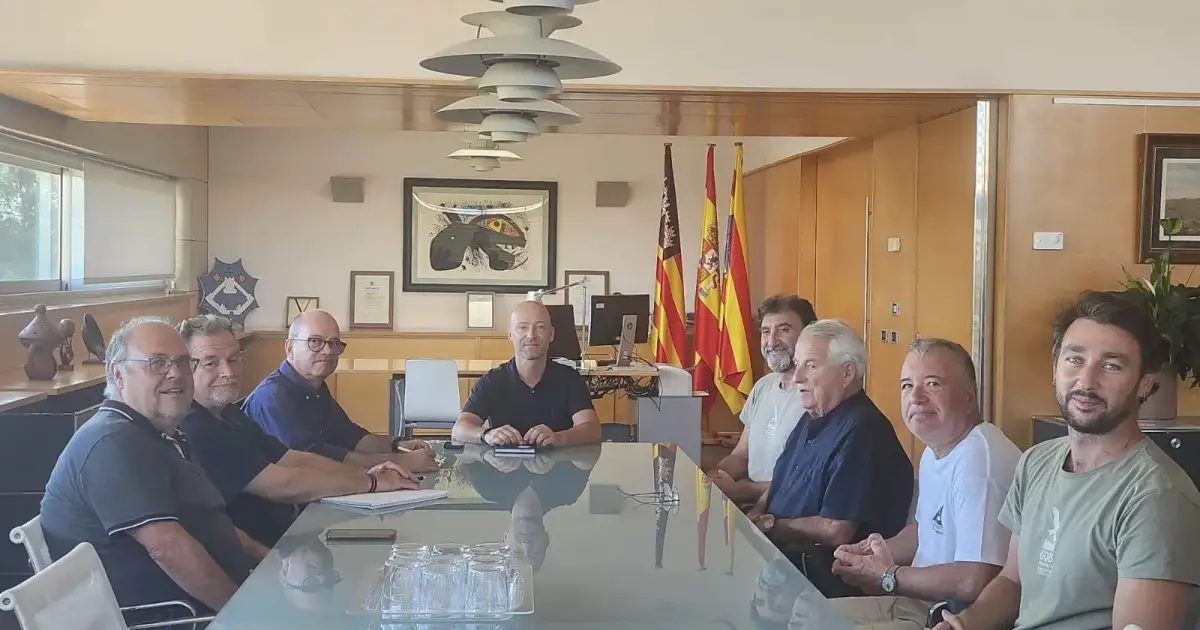 Colectivos ciudadanos exigen al Consell que defienda el puerto de Maó ante la Autoridad Portuaria