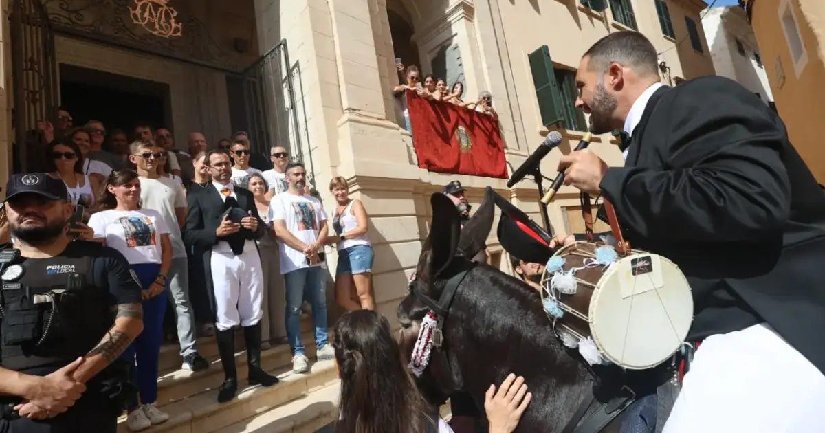 Maó vibra con el replec de 119 caballos en el arranque de las Festes de Gràcia 2026