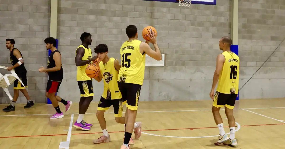 Es Castell y Ciutadella se miden en el primer derbi menorquín de la temporada con emotivos regresos al pabellón