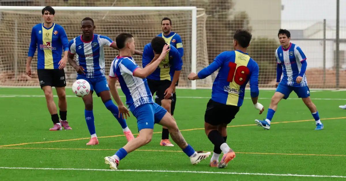 El fútbol insular de Menorca arranca motores con un derbi mahonés como plato fuerte