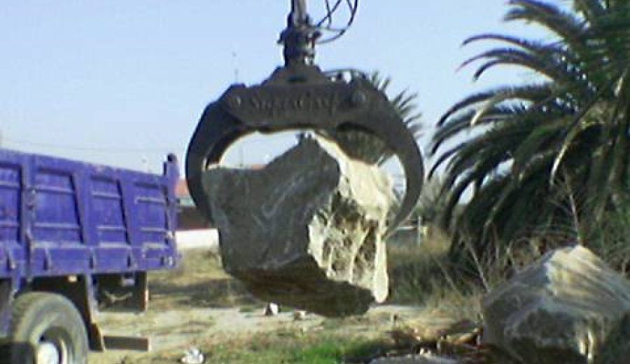 Cala en Blanes exige soluciones tras un verano de obras que dejaron la urbanización en mal estado