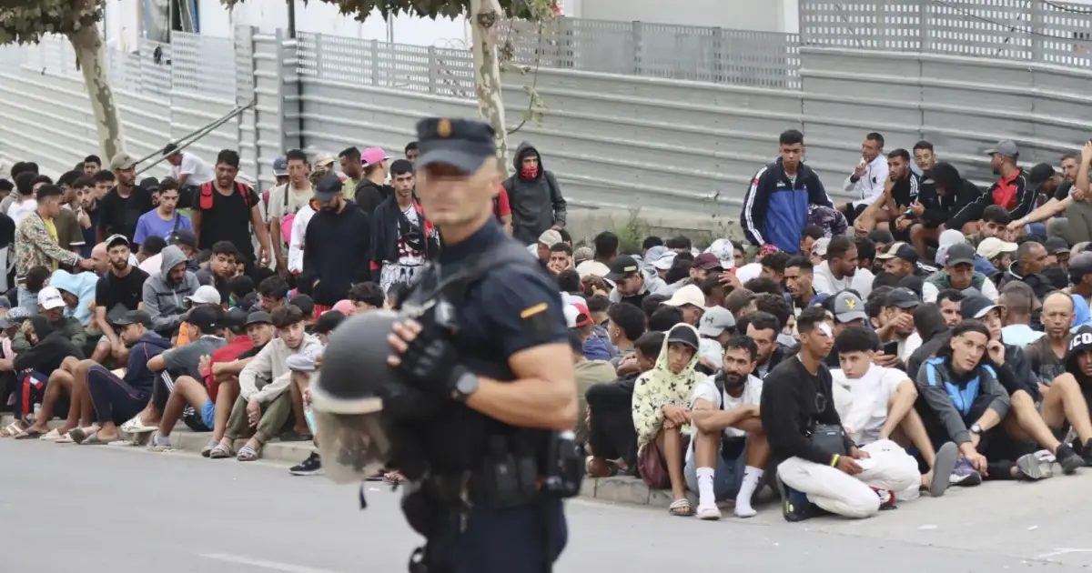 La convocatoria en apoyo a Ceuta divide a Menorca entre el rechazo comunista y el fervor patriótico