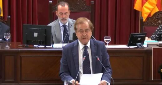 El Parlament aprueba con 46 votos la ley que permitirá limitar la entrada de coches en Menorca