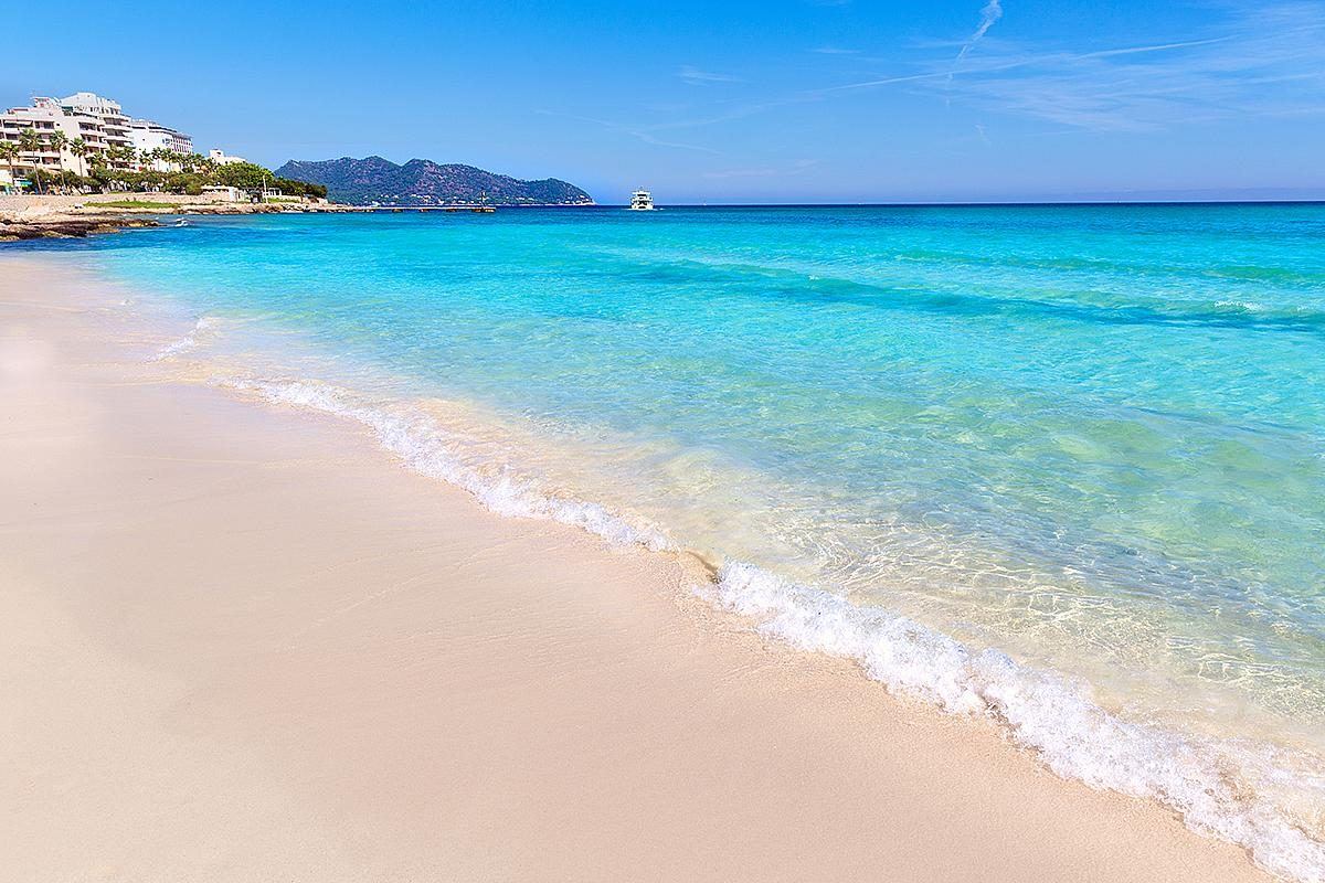 Baleares despide a Celestí Alomar, el político que puso precio al turismo masivo y dejó huella en las islas