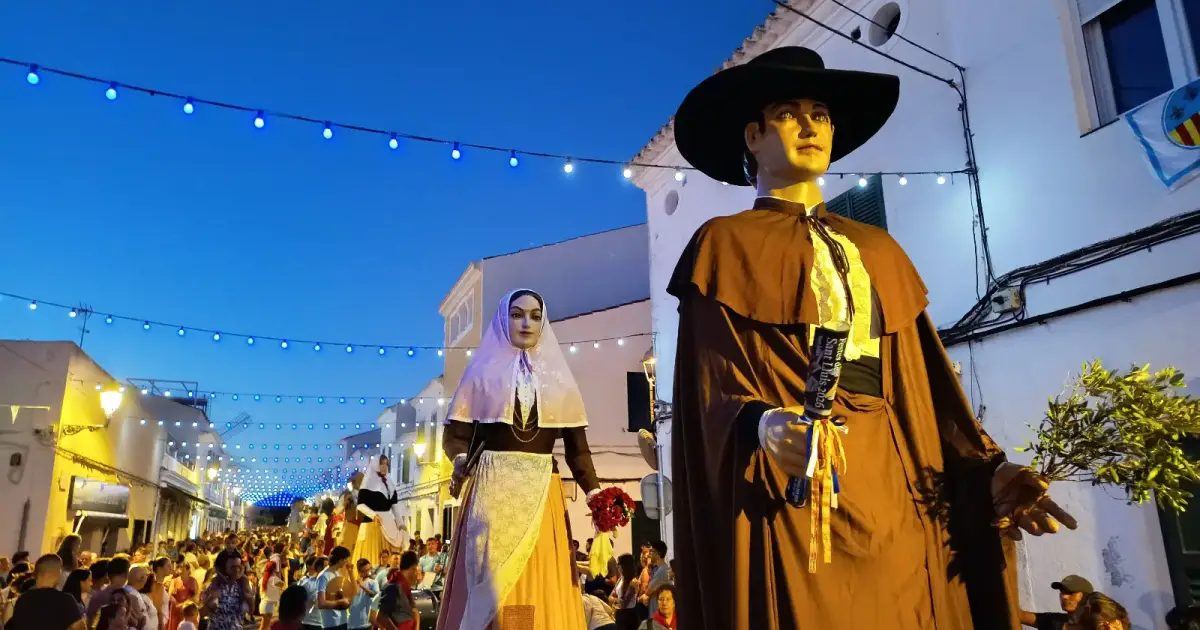 Sant Lluís se rinde ante los gigantes en una jornada festiva llena de música y color