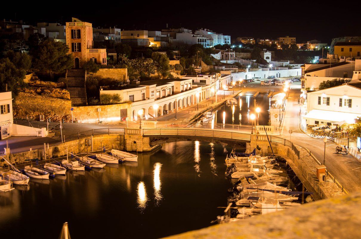 Un alcance en la Ronda Norte de Ciutadella deja a un joven de 25 años con lesiones cervicales