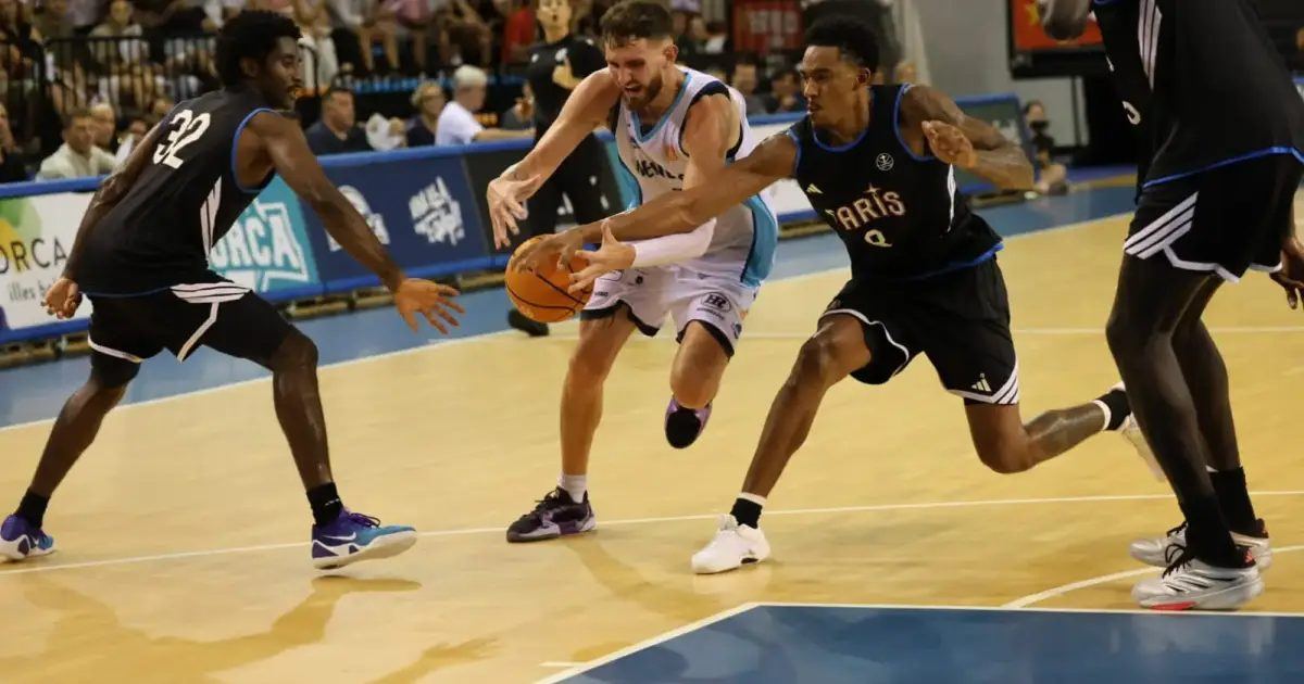 El Bàsquet Menorca recibe un duro aviso europeo en el arranque de su pretemporada