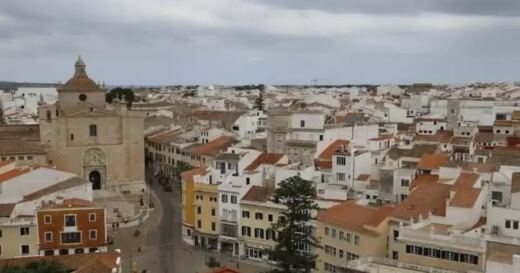 Solo seis multas en dos años: el PSOE exige un inspector de vivienda fijo en Menorca ante el auge de los abusos