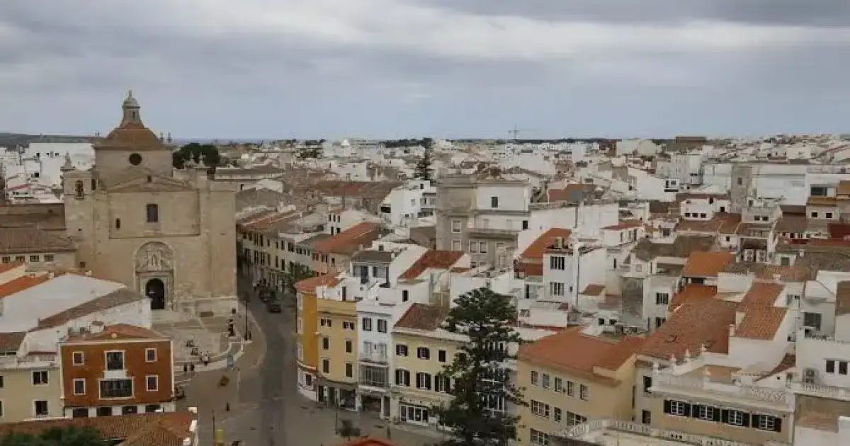 Solo seis multas en dos años: el PSOE exige un inspector de vivienda fijo en Menorca ante el auge de los abusos