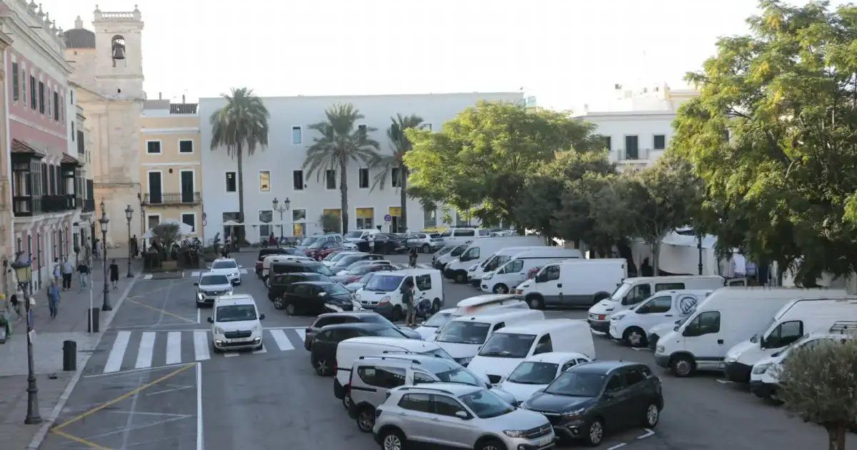 Es Born recupera los coches por orden judicial y agota sus plazas en menos de una hora