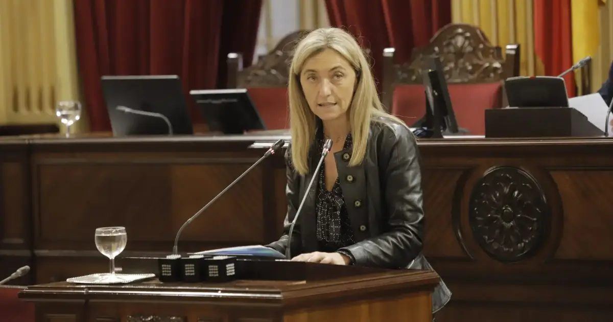 El PP exige vía rápida en el Parlament para limitar coches en Menorca desde la próxima temporada
