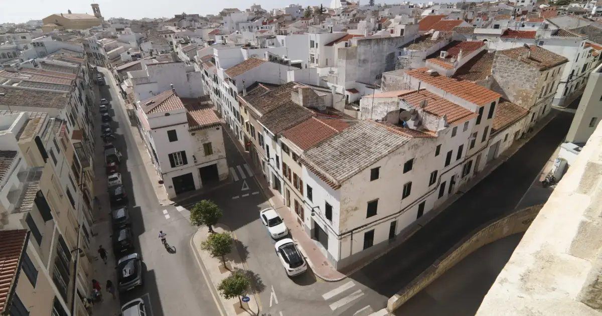 El Consell de Menorca archiva más de la mitad de las denuncias vecinales por alquiler turístico ilegal