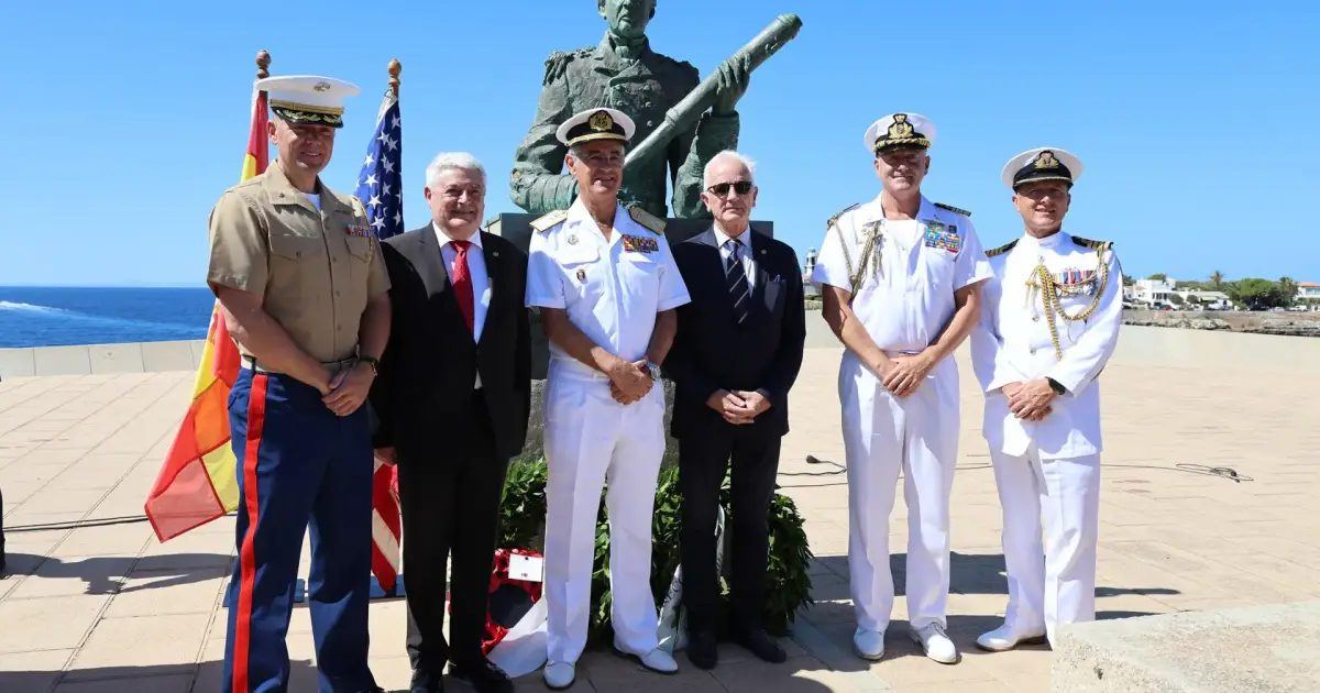 La Armada española, la US Navy y la Marina italiana se unen en Ciutadella para rendir tributo al almirante Farragut