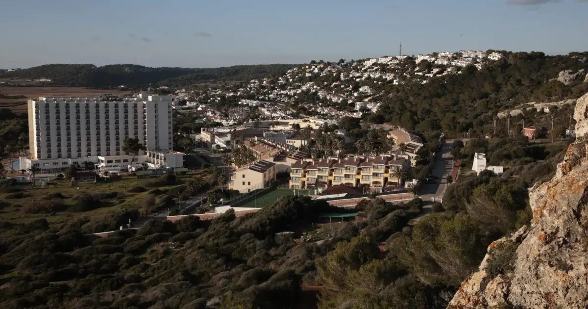 Un trabajador de un hotel de Son Bou, a juicio por abusar de un compañero en el ascensor del establecimiento