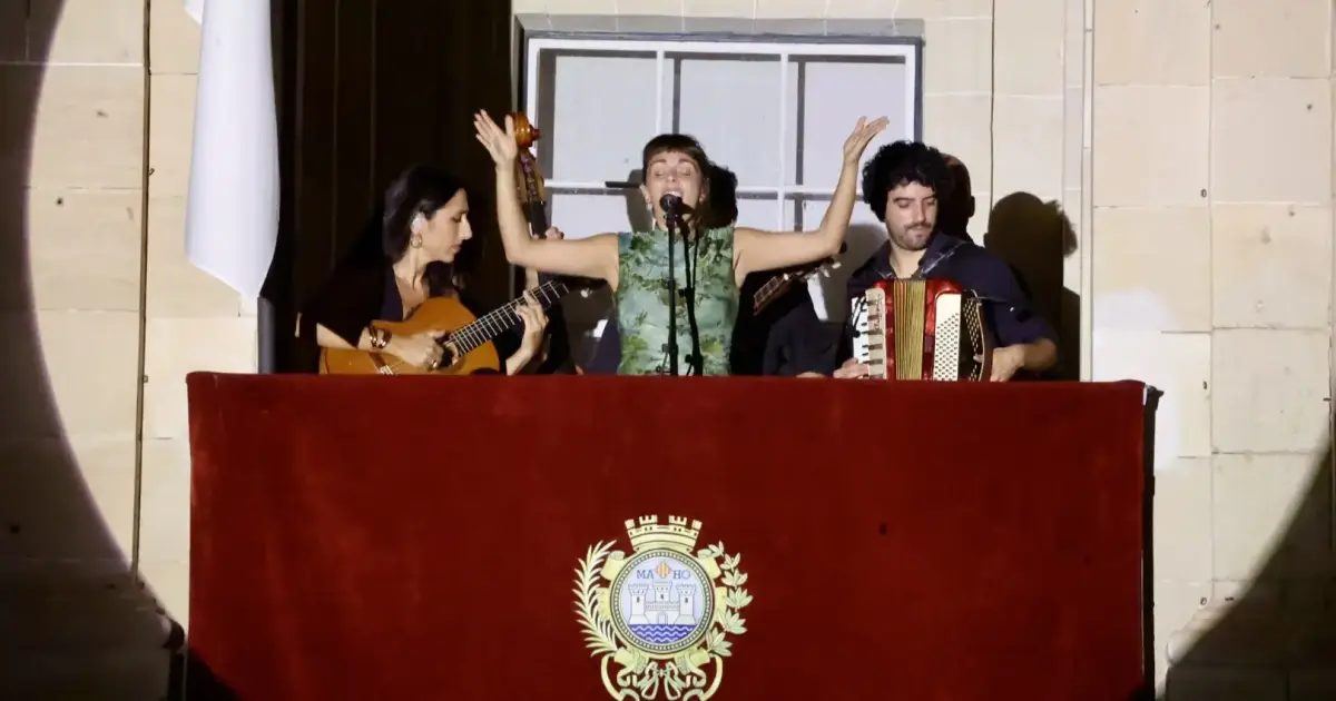 Pan, música y pueblo: Anna Ferrer abre unas Festes de Gràcia para el recuerdo en Maó