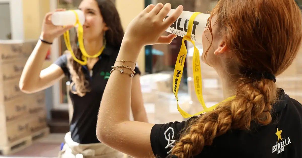 Maó se viste de verde en Gràcia: 40.000 vasos reutilizables para reducir los residuos de las fiestas