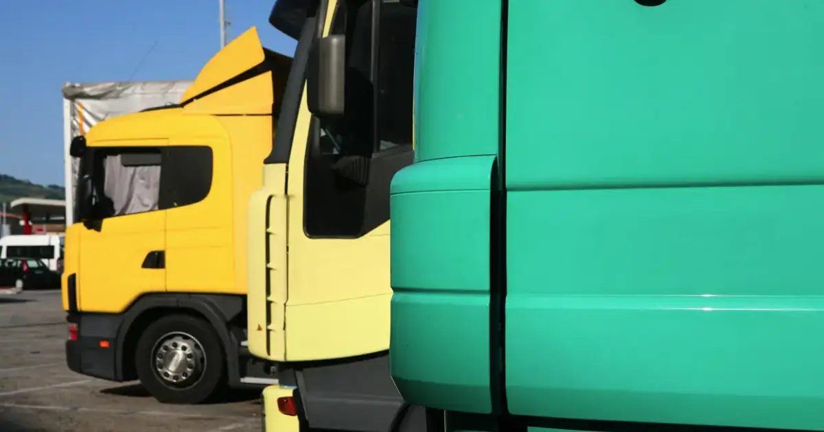 El sector del transporte en Baleares clama por las ayudas mientras el combustible roza los dos euros el litro