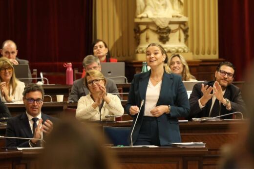 El Govern promete limitar los coches en Menorca antes de que acabe la legislatura mientras Més acusa de engaño a la isla
