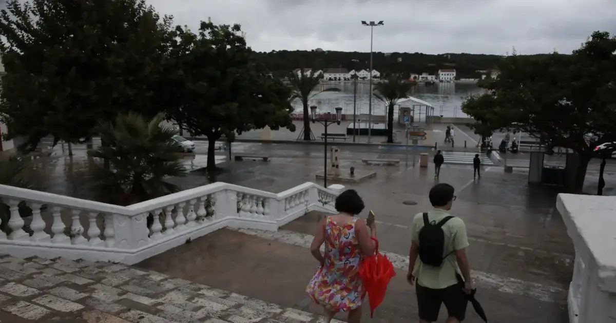 Las tormentas arruinan el cierre de las fiestas de Gràcia en el puerto de Maó por segundo año seguido
