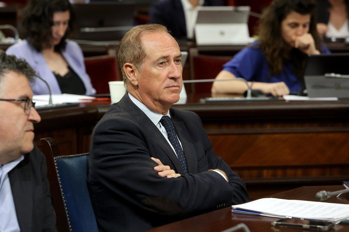 El conseller de Mar defiende el cese de la directora de Costas y niega haber cedido a presiones