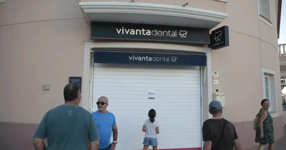 El cierre repentino de Vivanta en Es Mercadal deja a pacientes menorquines con miles de euros perdidos y sin dentista