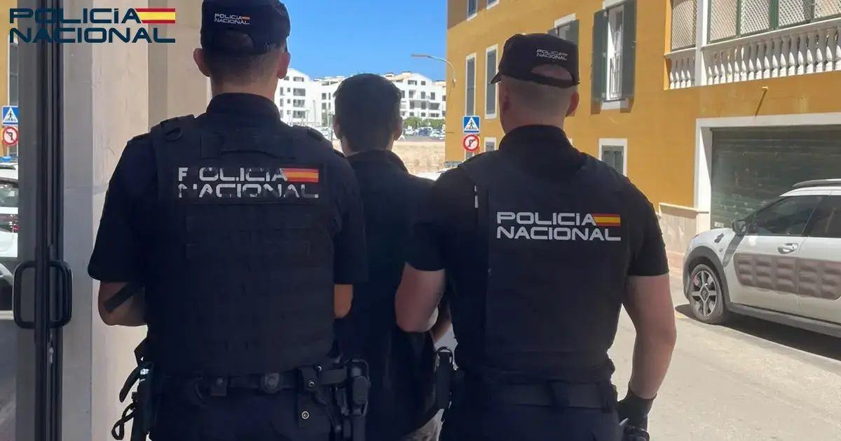 Un menor denuncia al vigilante de un hotel de Cala Galdana que le vendía droga y logra su detención