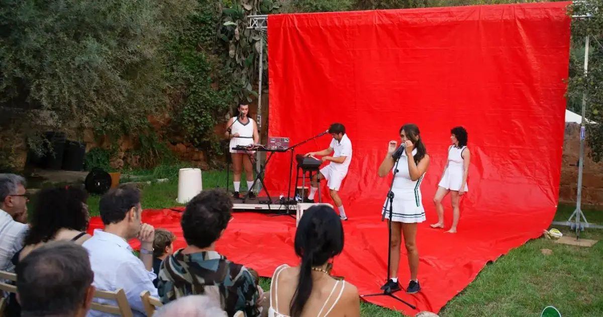 El arte balear triunfa en Ciutadella con un espectáculo que fusiona música, danza y literatura