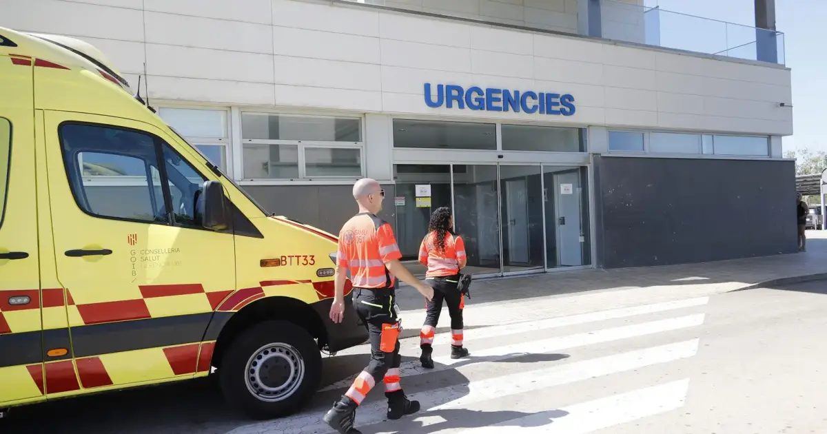El hospital de Menorca roza el límite en agosto y lleva casi 20 años esperando el centro sociosanitario que lo desahogue
