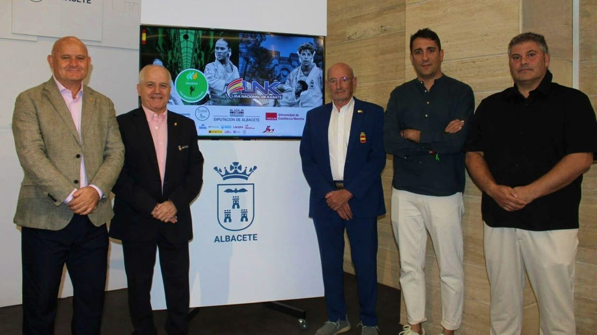 El Pabellón Universitario acoge este fin de semana la Liga Nacional de Kárate Junior con 500 deportistas y el Mundial de Polo